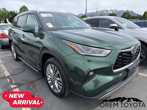 Used 2024 Toyota Highlander Platinum AWD/4WD image 16