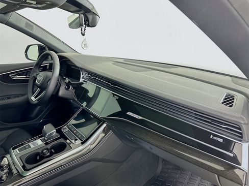 Used 2025 Audi Q8 Premium Plus image 31