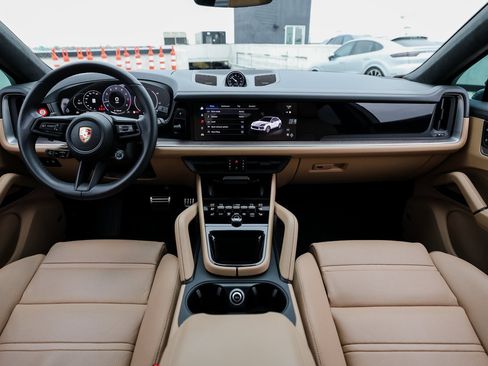 Certified 2024 Porsche Cayenne S image 25