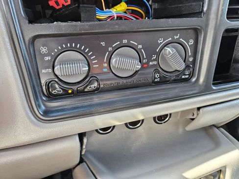 Used 2002 Chevrolet Tahoe LT image 18