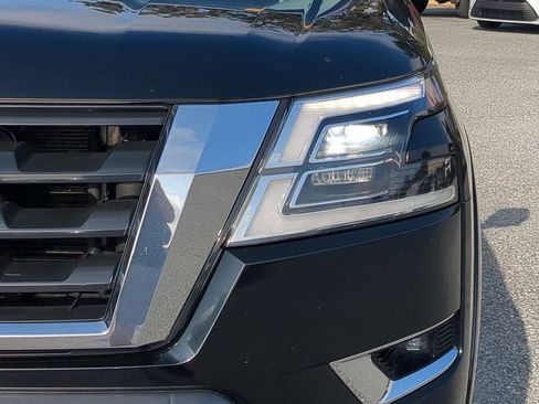 Used 2021 Nissan Armada SL w/ Captain's Chairs Package image 18