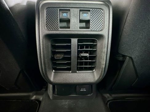 Used 2025 Ford Bronco Badlands image 11