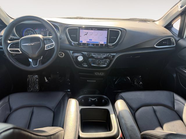 Used 2025 Chrysler Pacifica Select FWD image 10