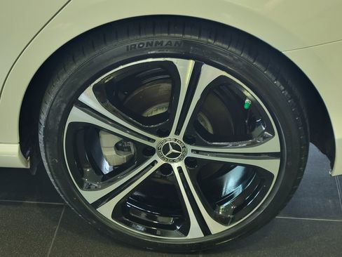 Used 2025 Mercedes-Benz C 300 Sedan image 6