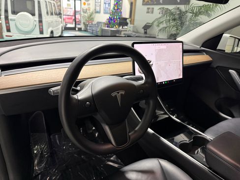 Used 2020 Tesla Model Y Long Range image 9
