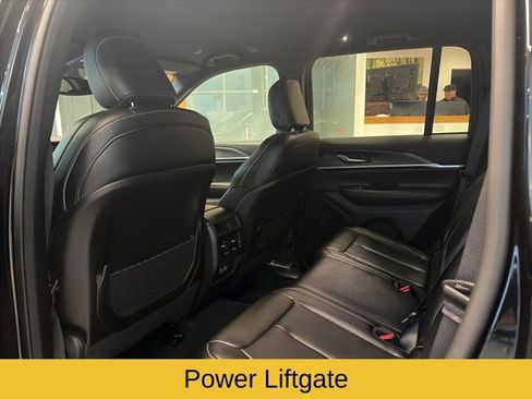 Used 2024 Jeep Grand Cherokee Limited w/ Black Appearance Package image 17