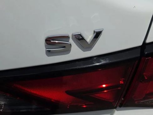 Used 2024 Nissan Sentra SV FWD image 12