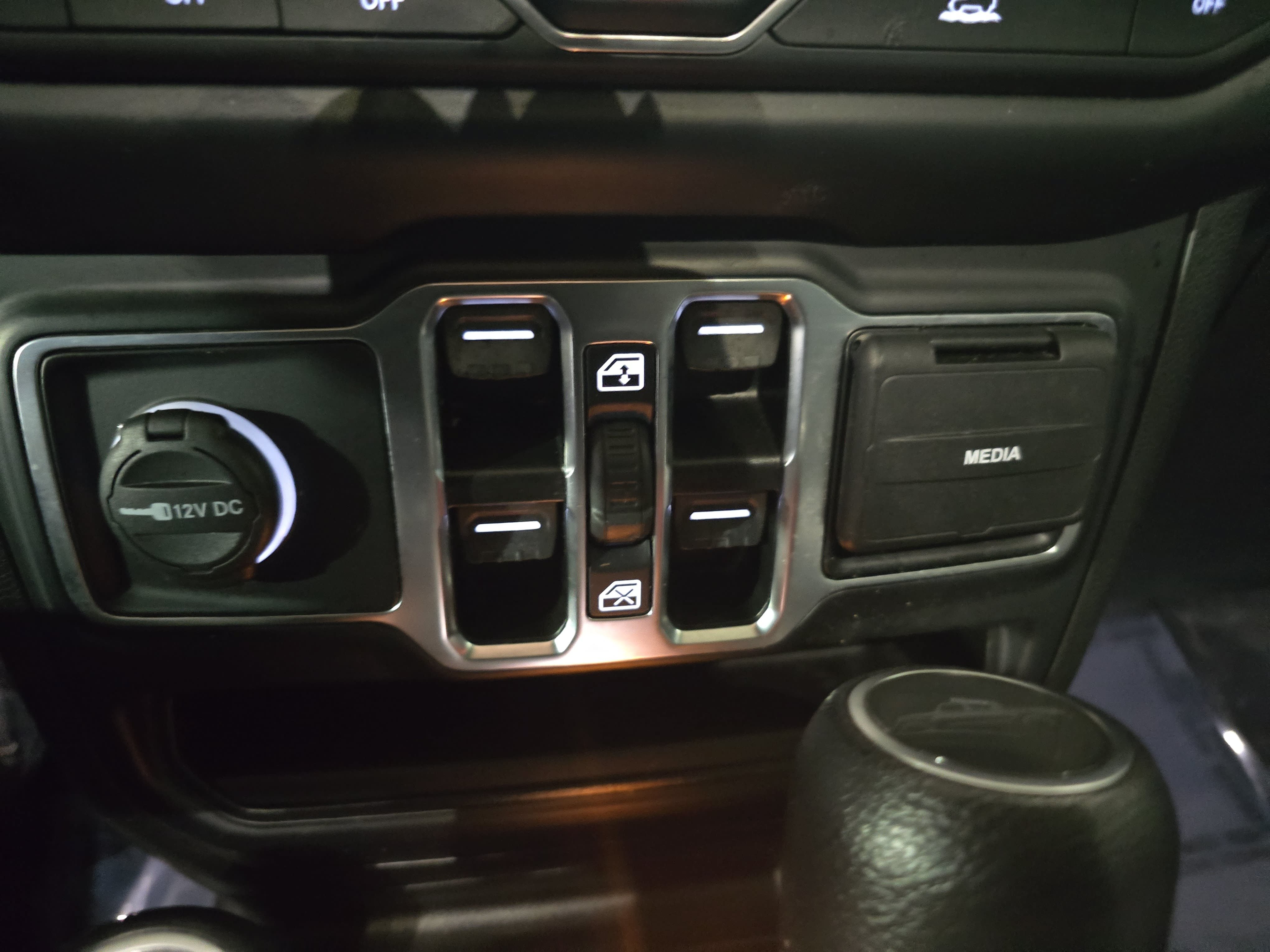 Used 2023 Jeep Gladiator Sport AWD/4WD image 28
