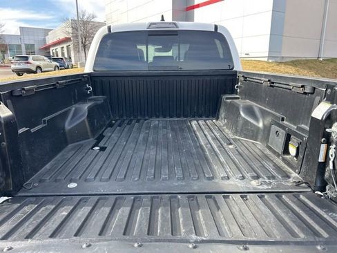 Used 2022 Toyota Tacoma TRD Sport image 10