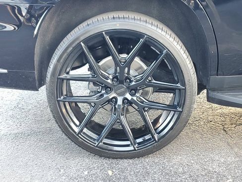 Used 2023 Cadillac Escalade Luxury image 7