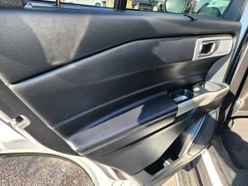 Used 2022 Ford Explorer Limited w/ Equipment Group 301A image 39