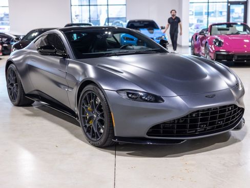 Used 2022 Aston Martin V8 Vantage Coupe RWD image 10