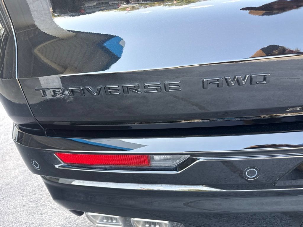 Used 2026 Chevrolet Traverse RS w/ LPO, Floor Liner Package AWD/4WD image 13