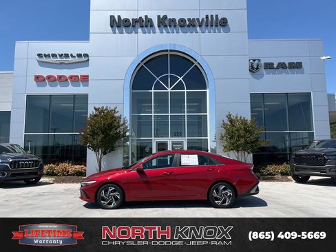 Used 2025 Hyundai Elantra SEL FWD image 2