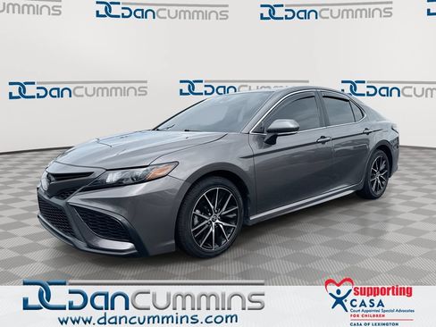 Used 2024 Toyota Camry SE FWD image 1