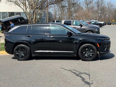 Used 2024 Jeep Wagoneer Launch Edition image 4