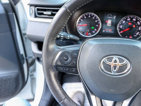 Used 2021 Toyota RAV4 XLE Premium FWD image 17