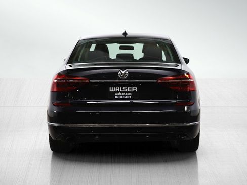 Used 2017 Volkswagen Passat 1.8T R-Line image 4