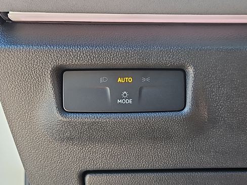 New 2026 Volkswagen Tiguan SE R-Line AWD/4WD image 9