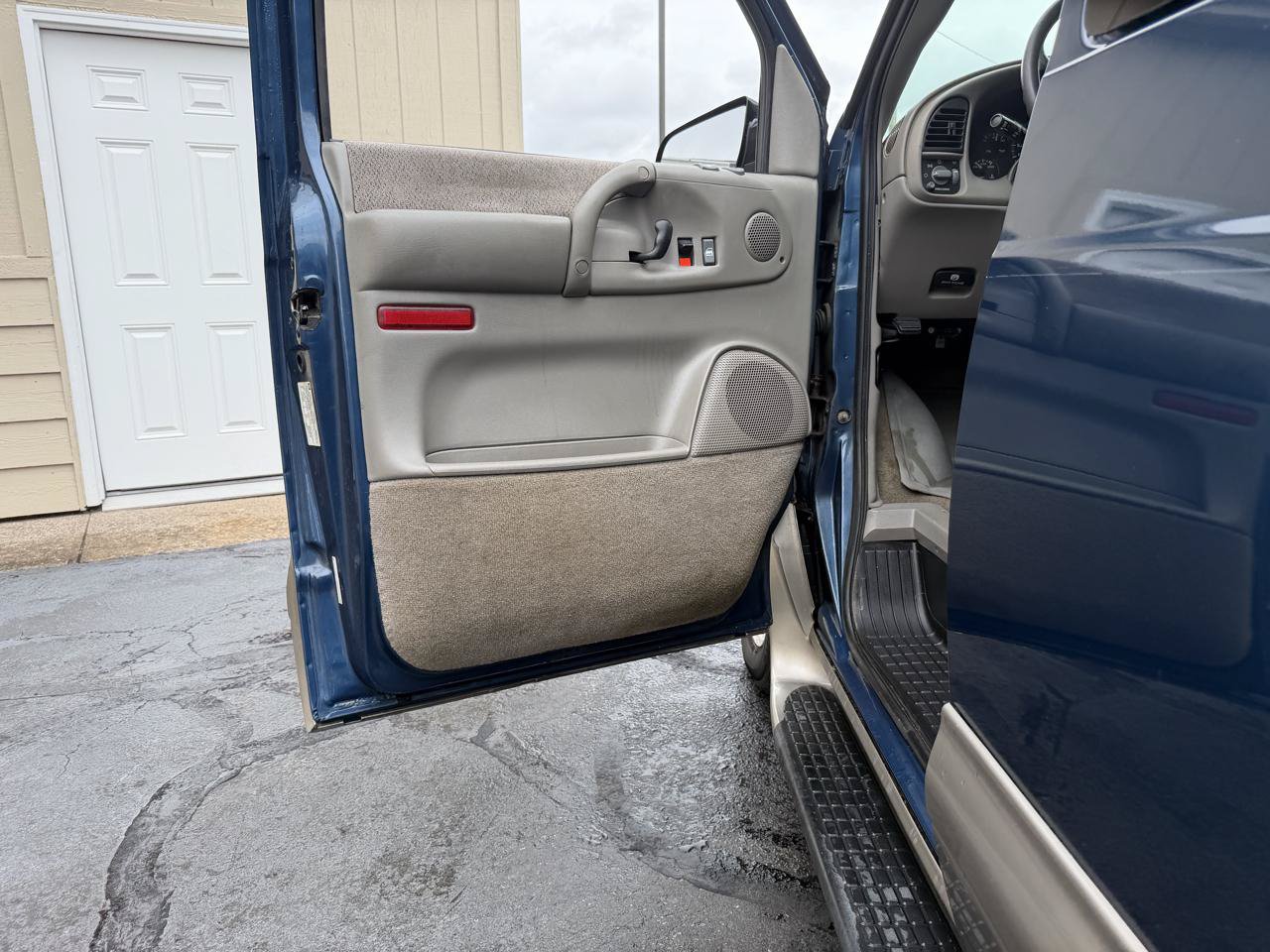 Used 2003 Chevrolet Astro Passenger AWD w/ LS Preferred Equipment Group image 16