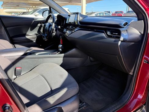 Used 2018 Toyota C-HR XLE FWD image 14