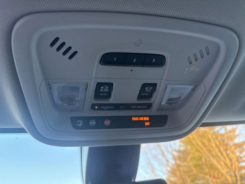 Certified 2019 Chevrolet Traverse LT w/ LT Premium Package image 41