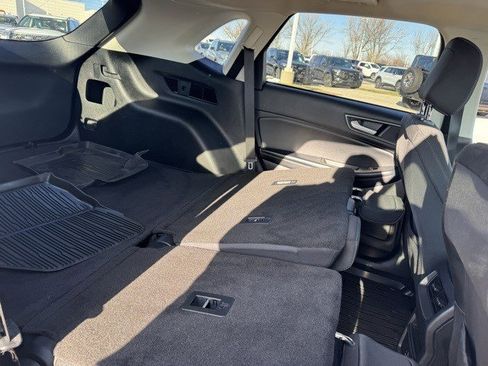 Used 2021 Ford Edge SE image 30