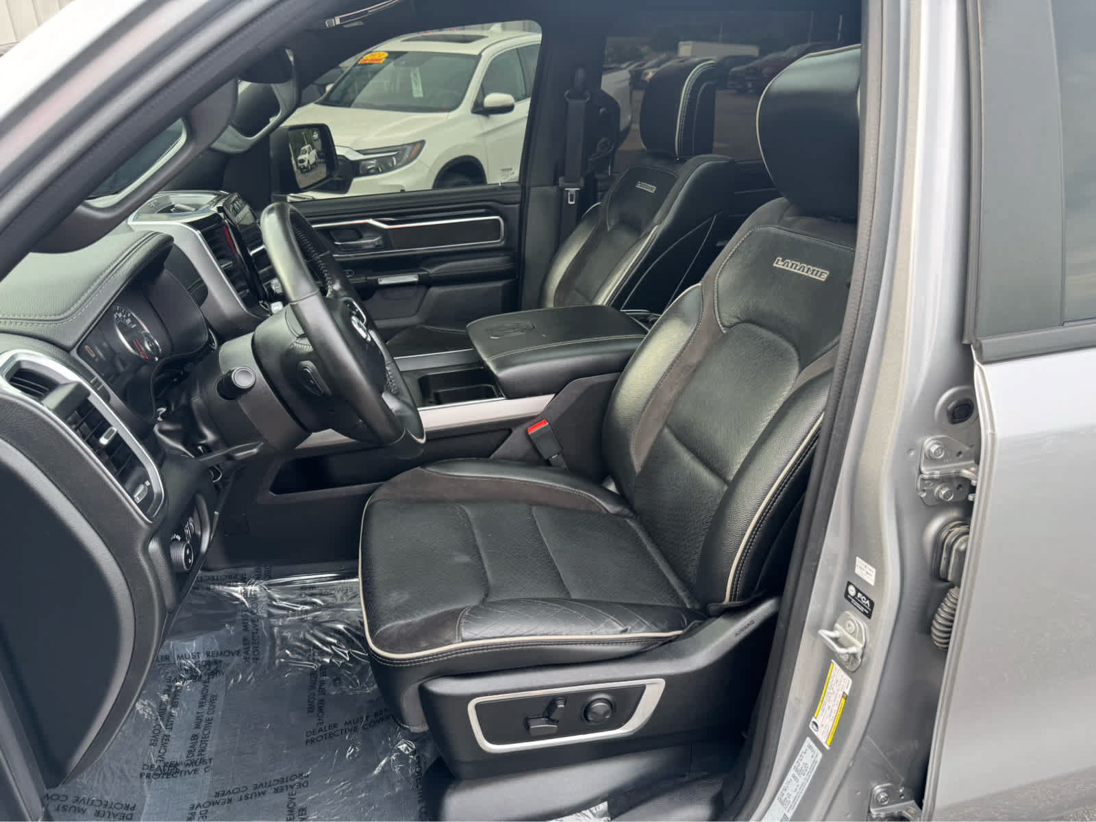 Used 2022 RAM 1500 Laramie AWD/4WD image 13