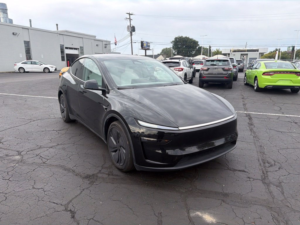 Used 2026 Tesla Model Y AWD image 4