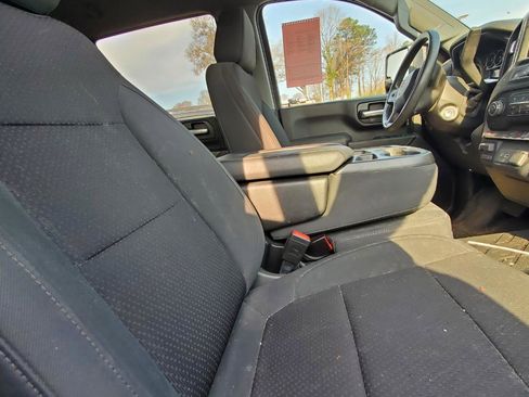 Used 2021 Chevrolet Silverado 2500 Custom w/ Custom Value Package image 4