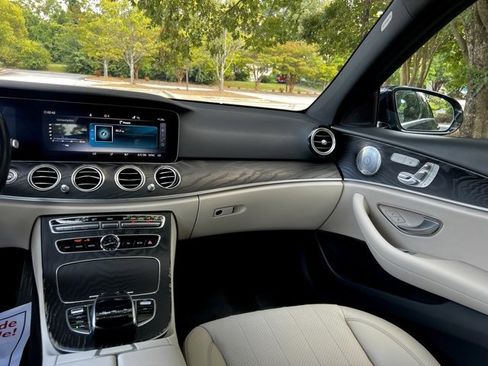 Used 2020 Mercedes-Benz E 350 4MATIC Sedan image 32