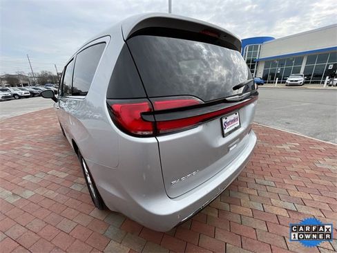 Used 2024 Chrysler Pacifica Touring-L image 33