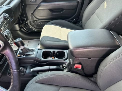 Used 2020 Jeep Wrangler Unlimited Sahara AWD/4WD image 32