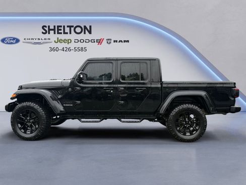 Used 2022 Jeep Gladiator Overland image 2