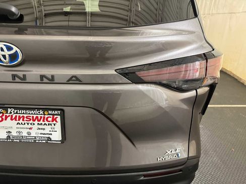 Certified 2023 Toyota Sienna XLE image 18