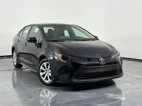 Used 2024 Toyota Corolla LE FWD image 2