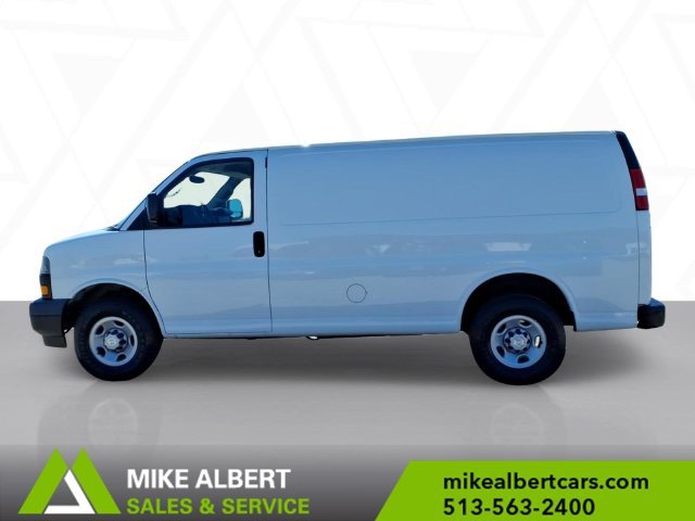 Used 2019 Chevrolet Express 2500 w/ Driver Convenience Package RWD image 4