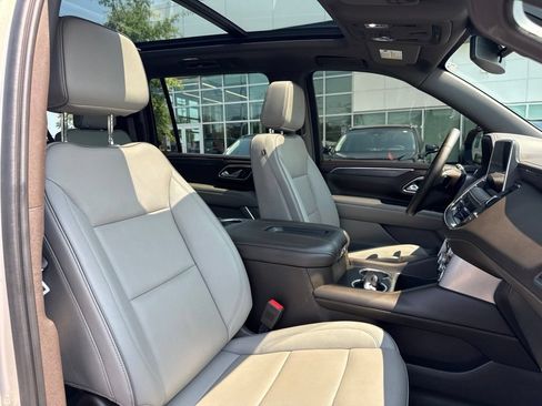 Used 2023 GMC Yukon XL SLT w/ SLT Premium Package AWD/4WD image 19