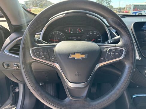 Used 2023 Chevrolet Malibu LT FWD image 16