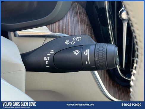 Used 2021 Volvo XC60 T5 Momentum w/ Climate Package image 24