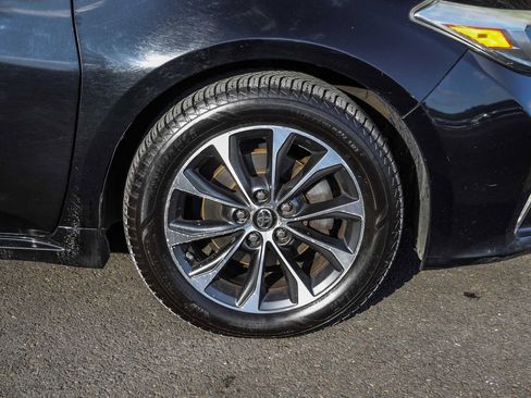 Used 2016 Toyota Avalon XLE image 7