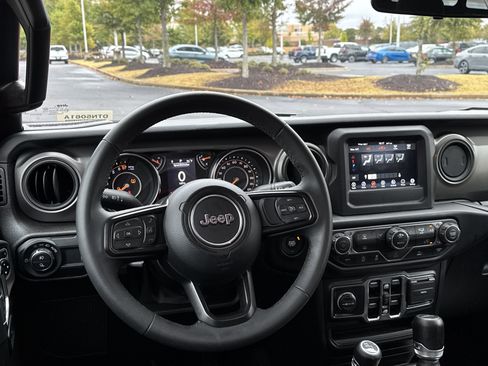 Used 2023 Jeep Gladiator Sport image 28