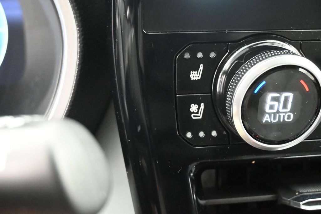 Used 2024 Toyota Highlander Limited FWD image 15