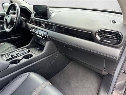 Used 2024 Honda Pilot Touring image 7