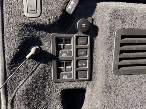 Used 2020 Land Rover Discovery HSE image 33