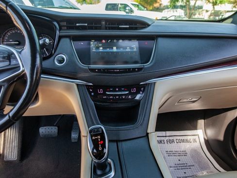 Used 2018 Cadillac XT5 Premium Luxury image 15