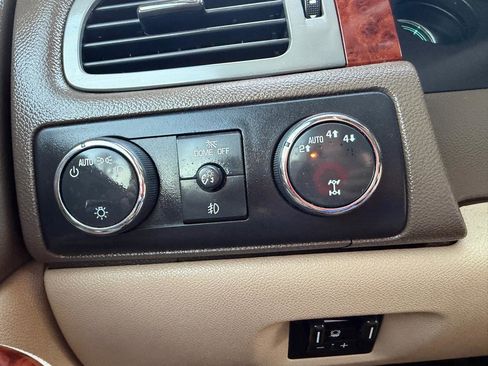 Used 2013 Chevrolet Tahoe LTZ image 25