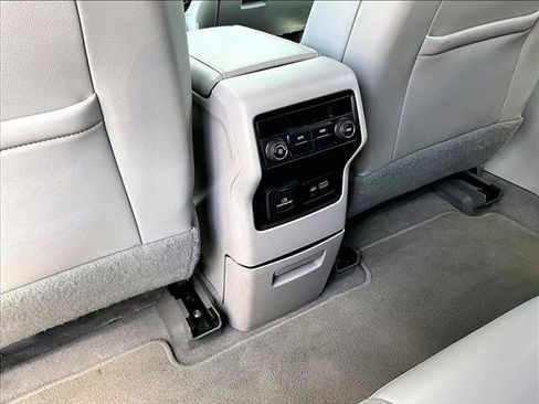 Used 2020 GMC Acadia SLT FWD image 25