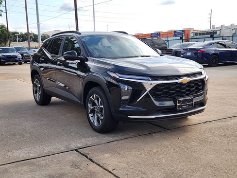 Certified 2025 Chevrolet Trax LT FWD image 4
