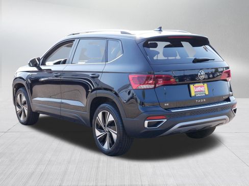 Used 2023 Volkswagen Taos SE w/ Panoramic Sunroof Package AWD/4WD image 5